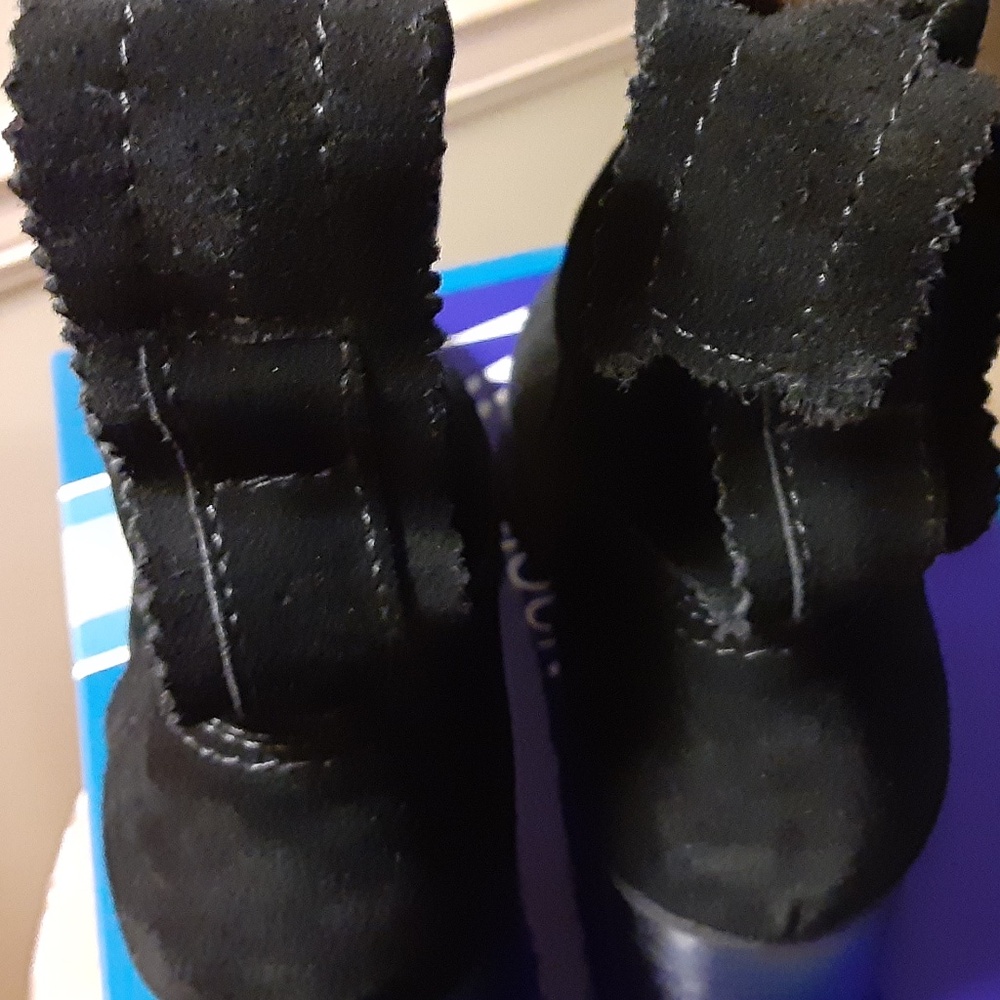 White Mountain Behari Black Suede Boot - Picture 4 of 8